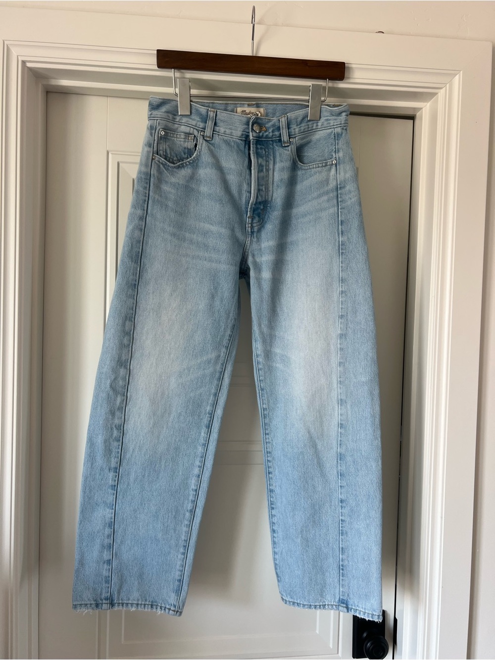 Madewell Pierced Barrel- leg jeans size 26 Foster wash - Picture 2 of 4